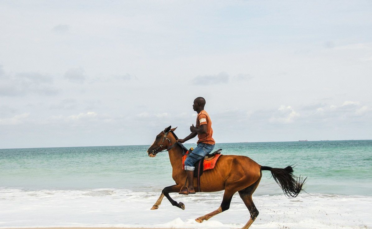 man-horse-riding-at-bar-beach-lagos-hotels.ng