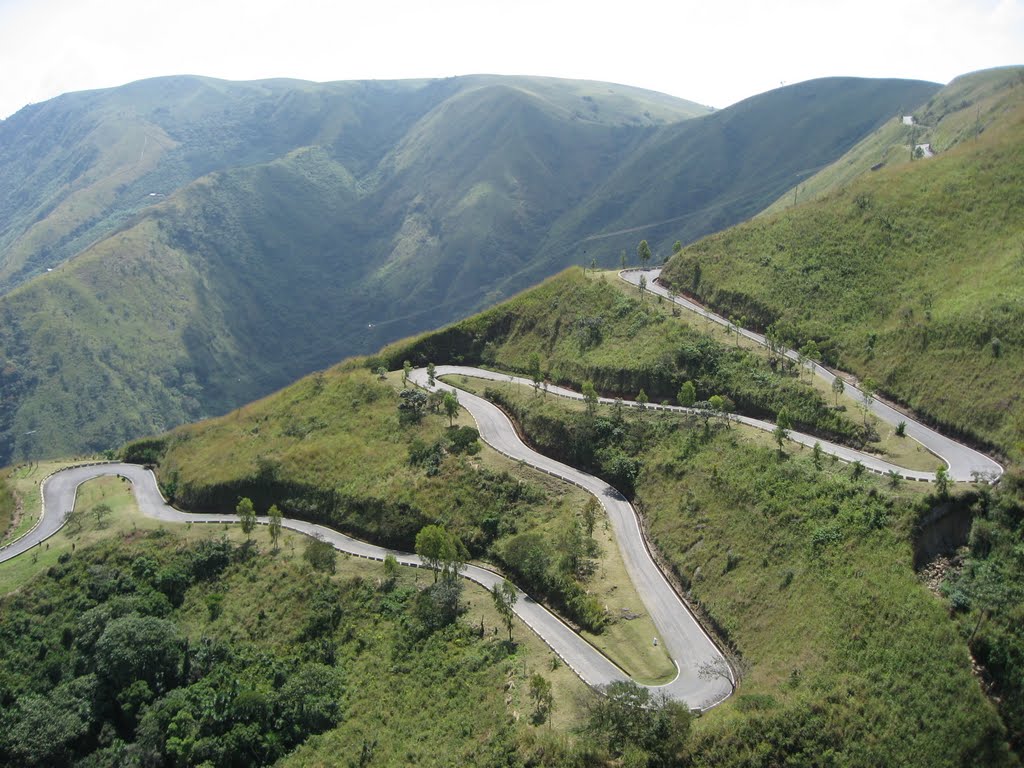 Winding Obudu roads - Hotels.ng