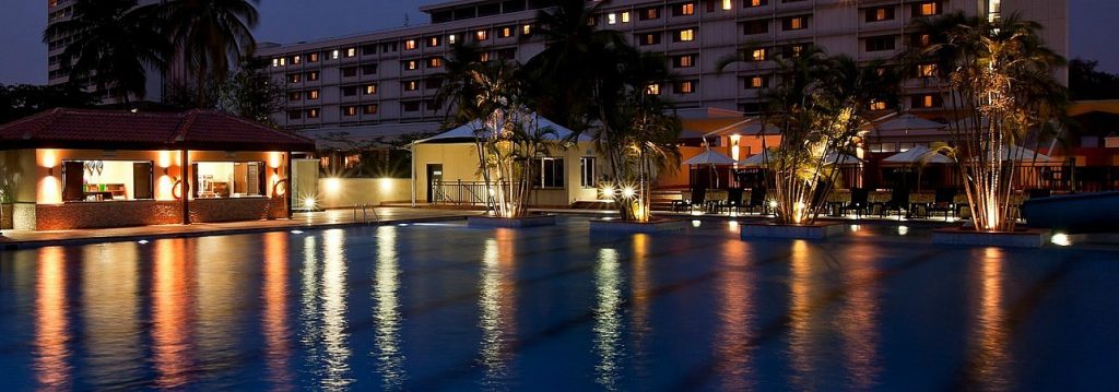 Luxury hotels in Lagos: Pool view Federal Palace Hotel